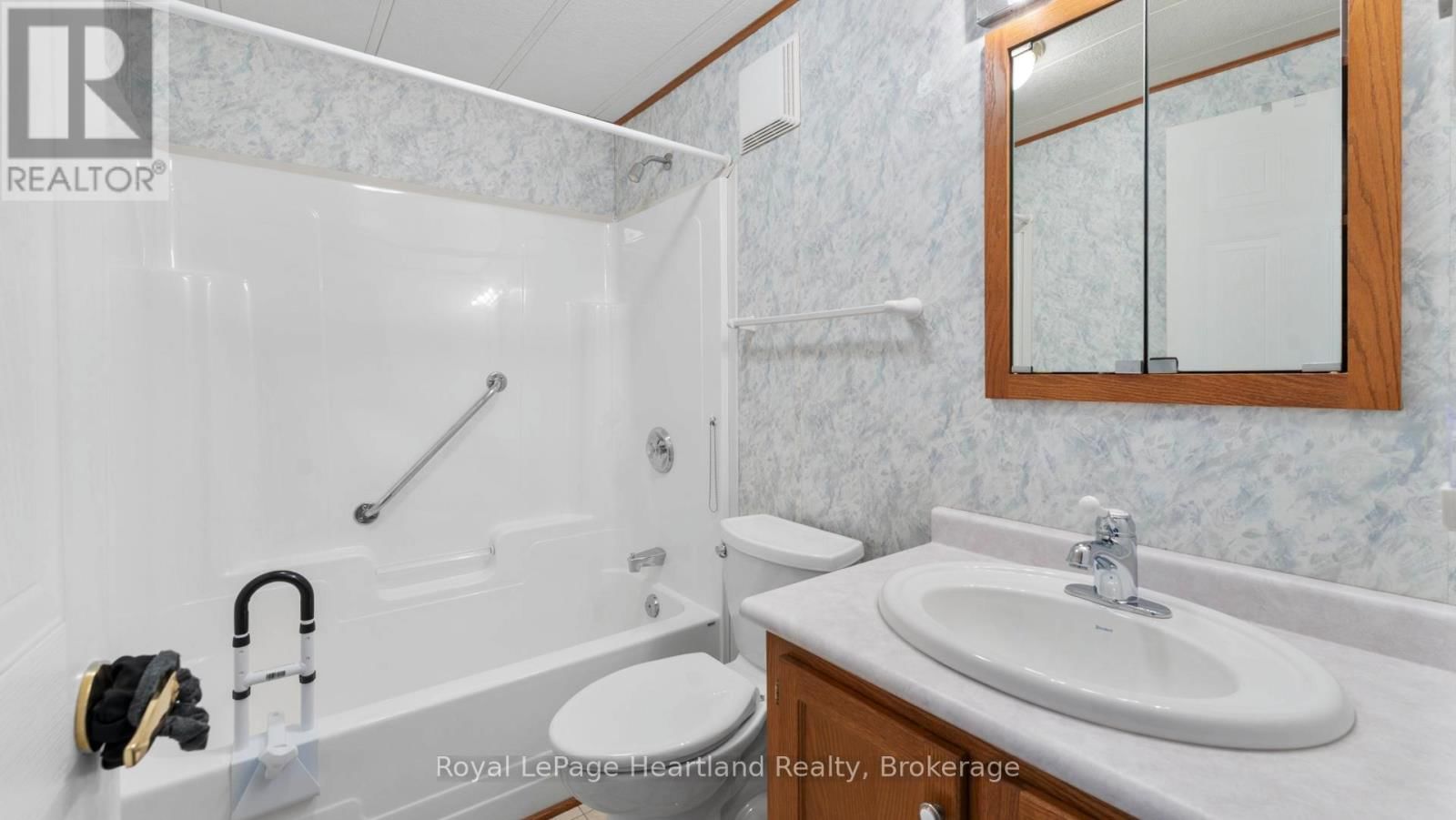 65 CHEROKEE LANE Image 17