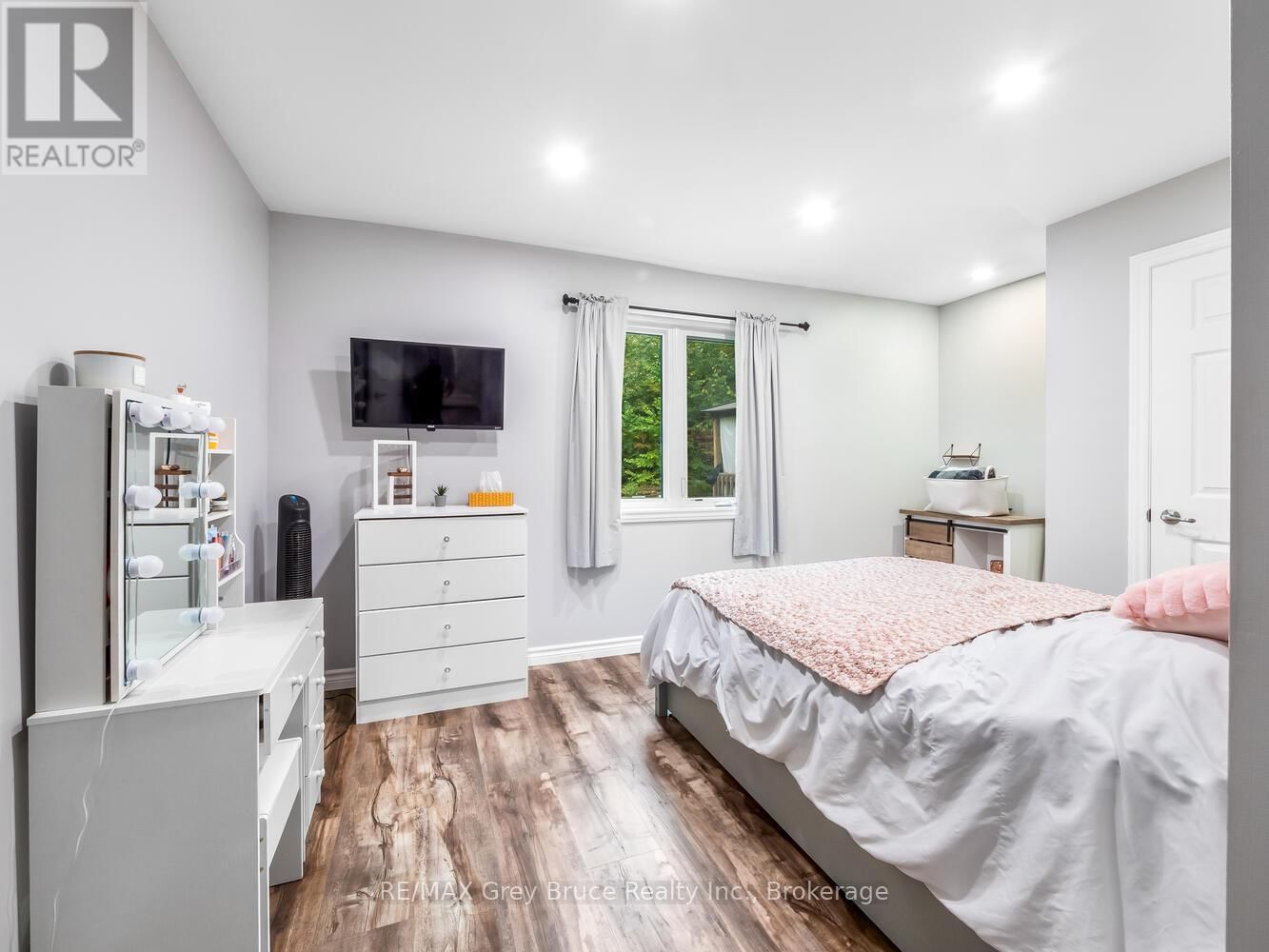 217 KINGS CRESCENT Image 17