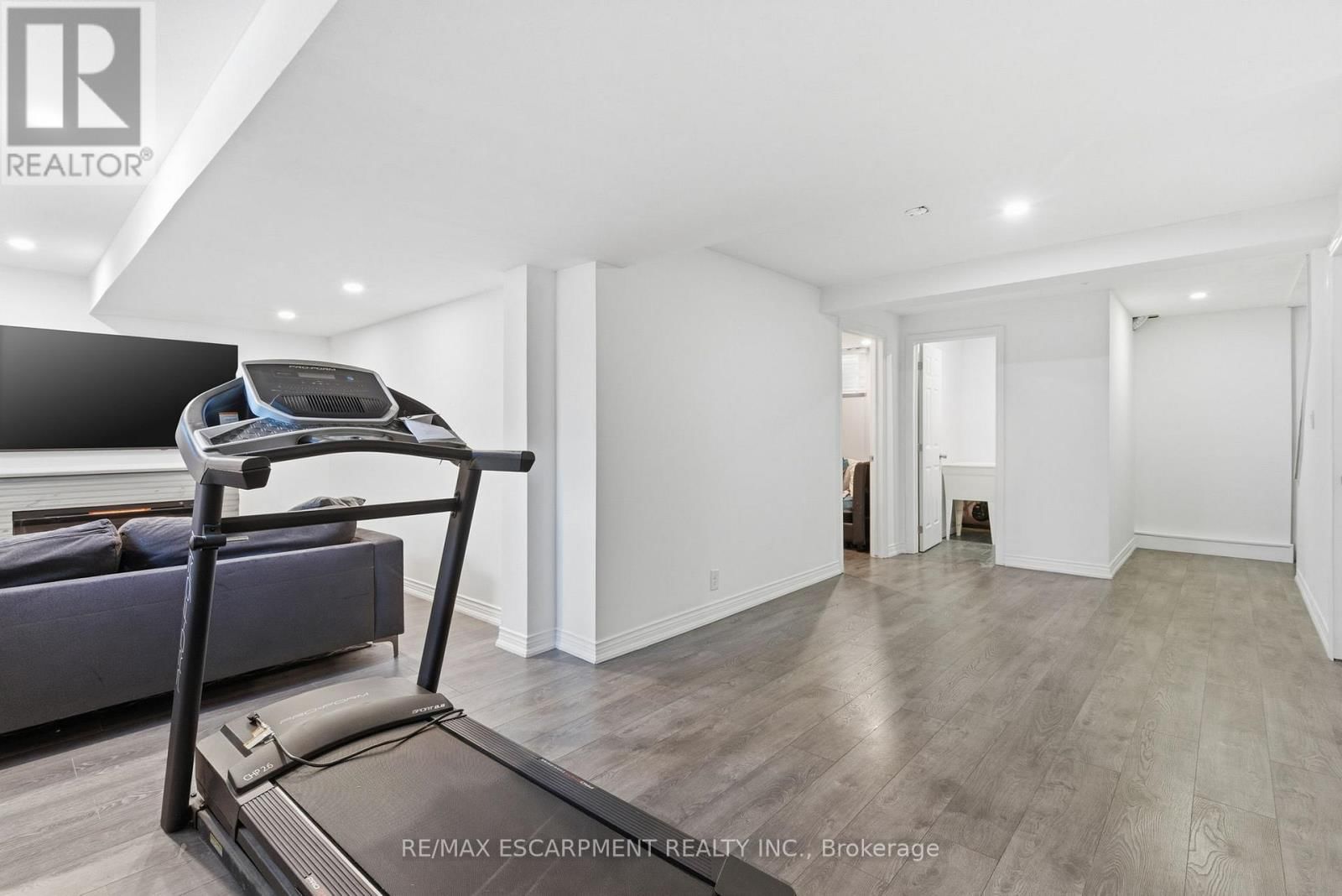 914 BURWELL STREET Image 19