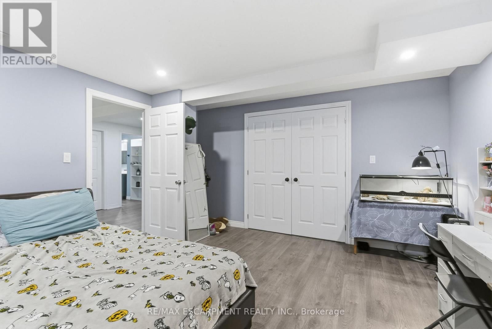 914 BURWELL STREET Image 22