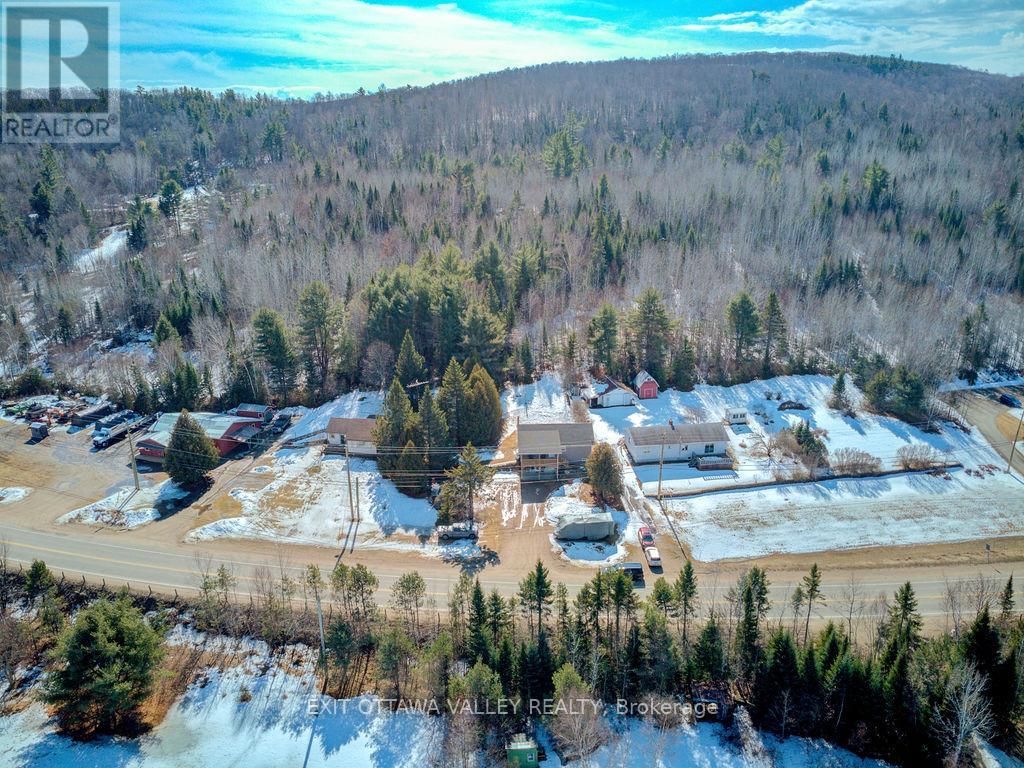 39090 COMBERMERE ROAD Image 17