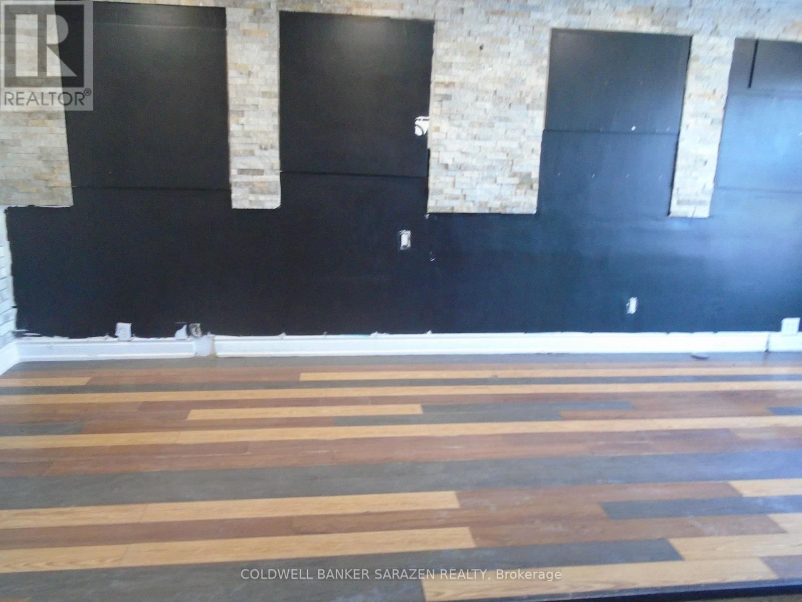 908-912 ST. LAURENT BOULEVARD NORTH Image 2