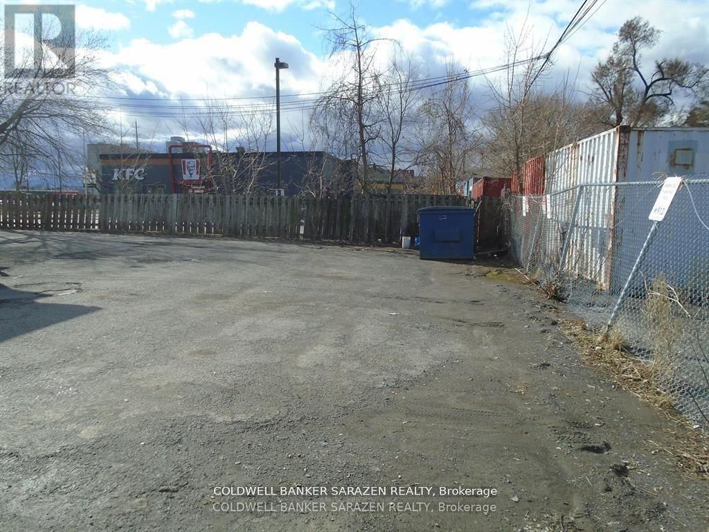 908-912 ST. LAURENT BOULEVARD NORTH Image 21