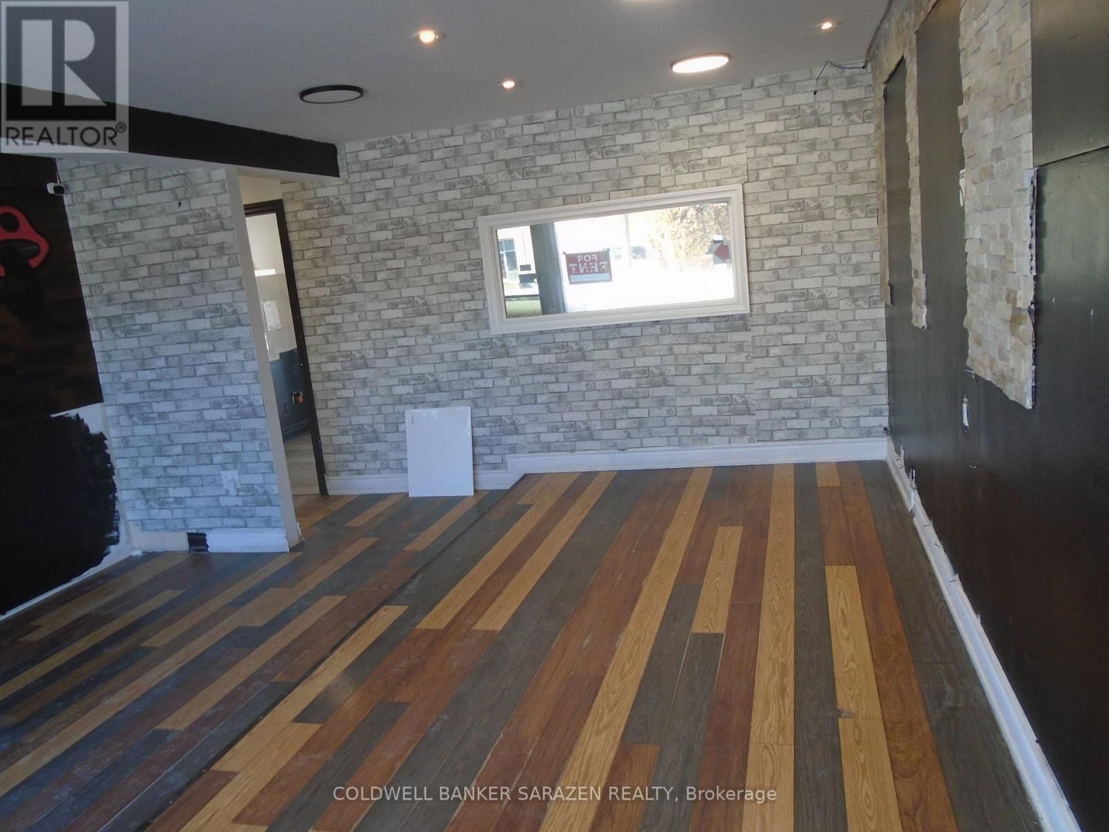 908-912 ST. LAURENT BOULEVARD NORTH Image 4