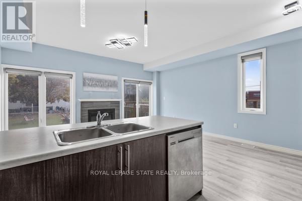 37 DELENA AVENUE SOUTH Image 18