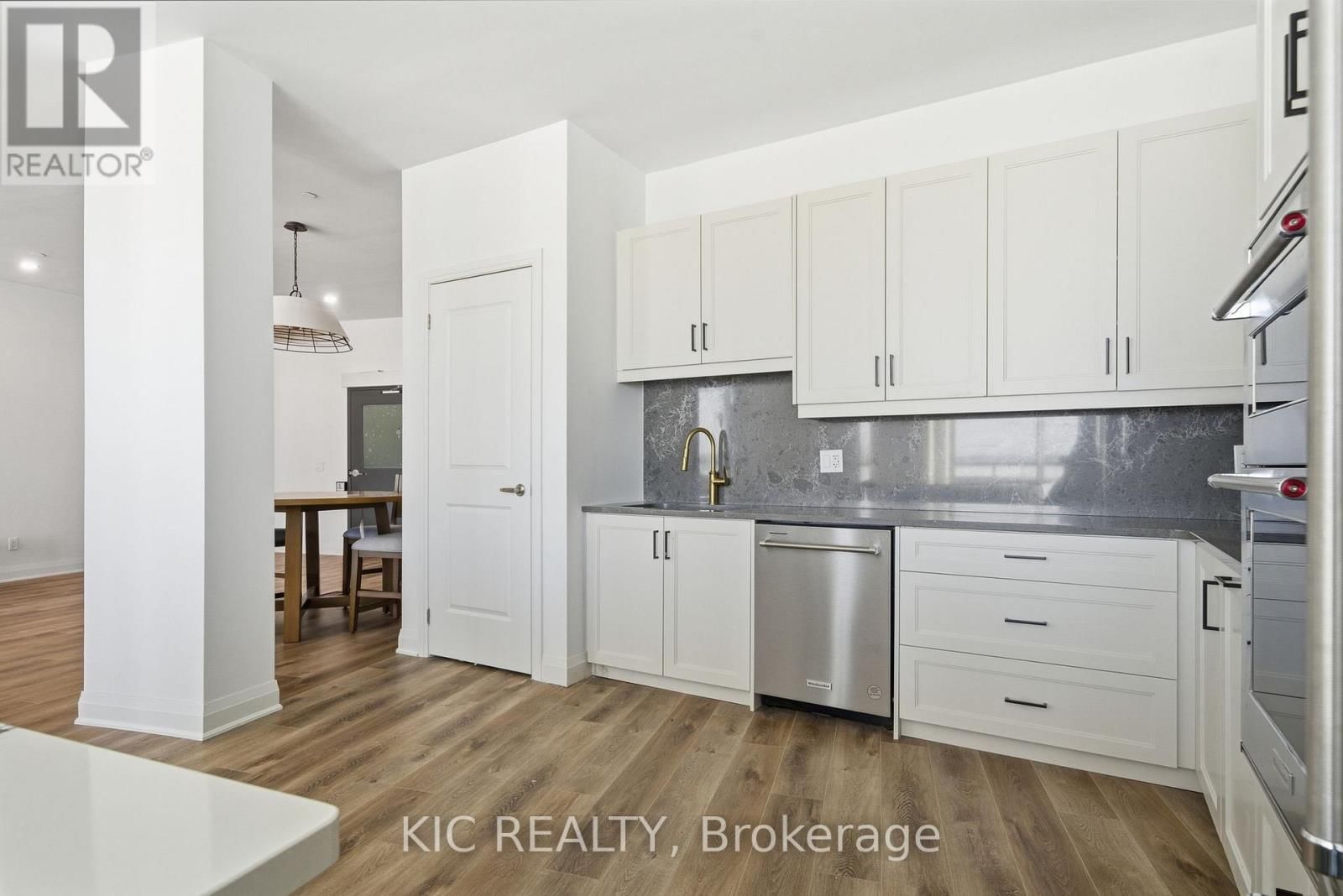 210 - 99 LOUISA STREET Image 32