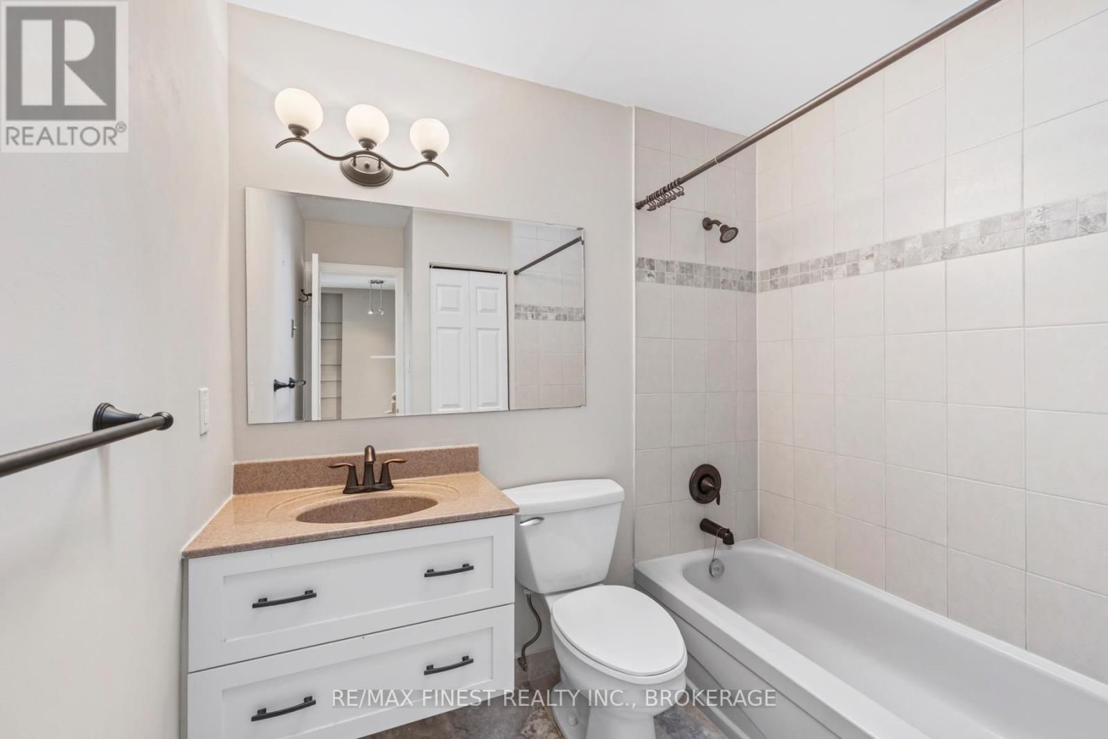 16 - 1 PLACE D'ARMES Image 28