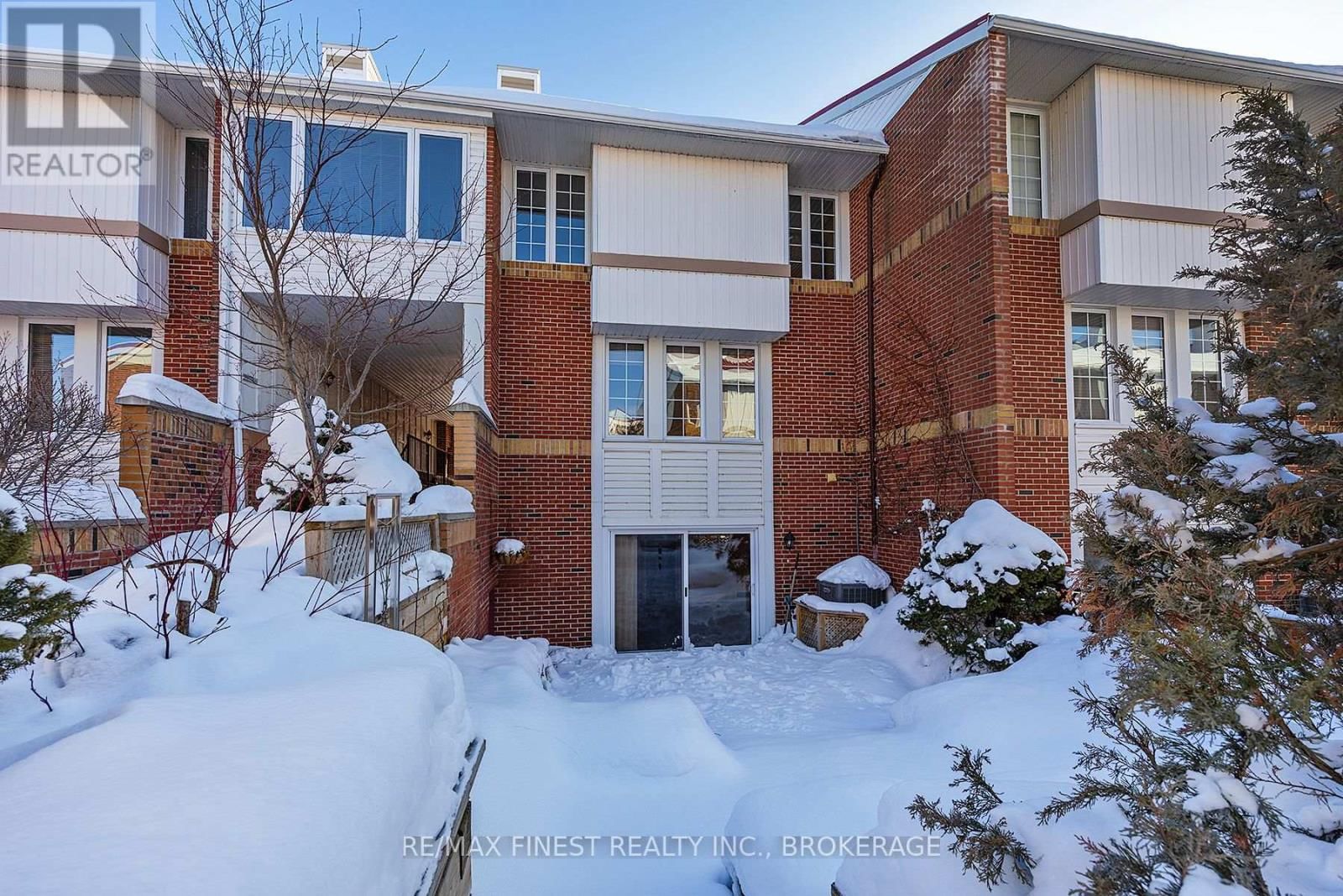 16 - 1 PLACE D'ARMES Image 3