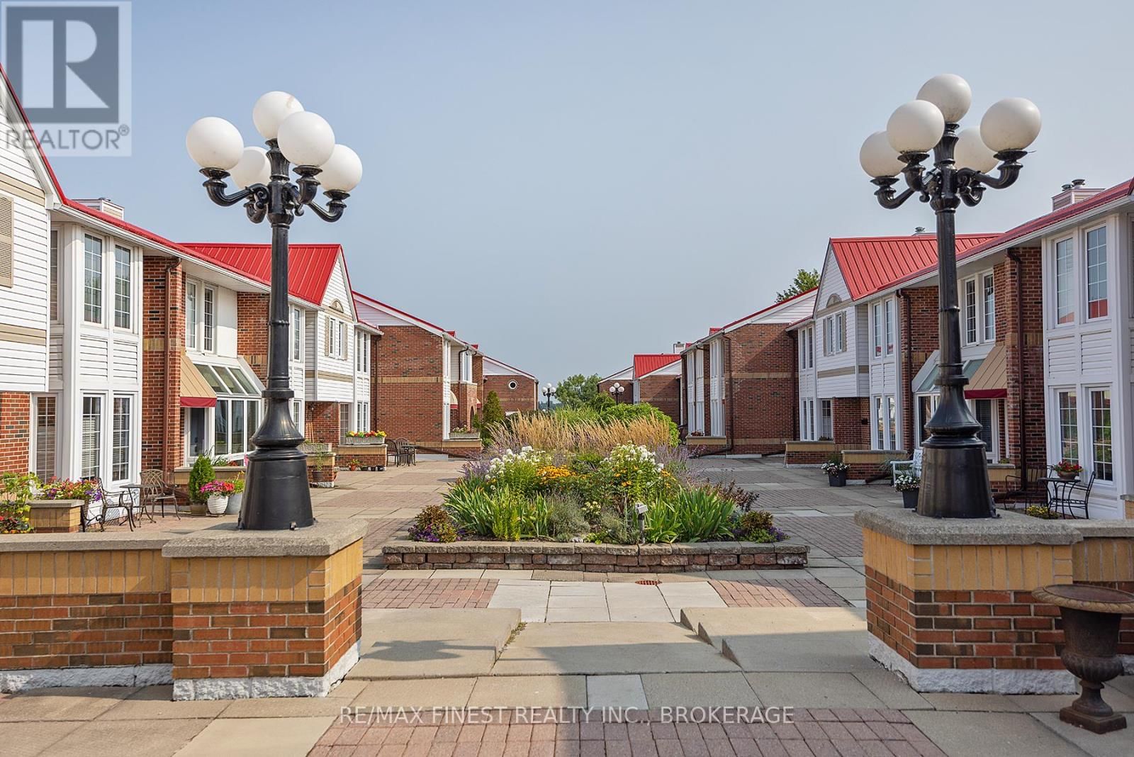 16 - 1 PLACE D'ARMES Image 37