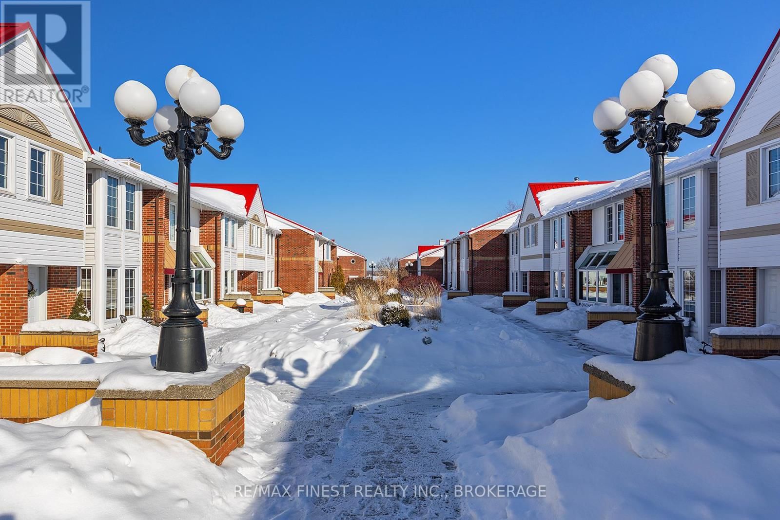 16 - 1 PLACE D'ARMES Image 4