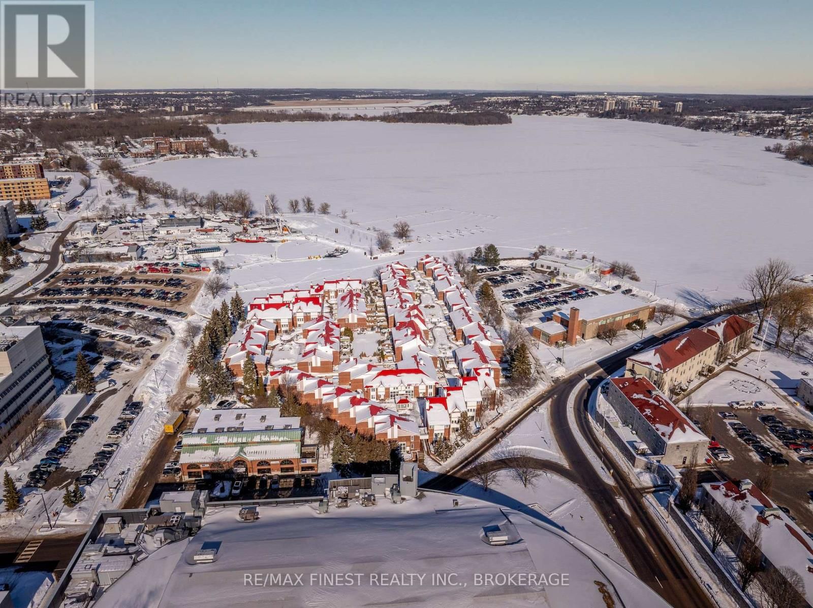 16 - 1 PLACE D'ARMES Image 41