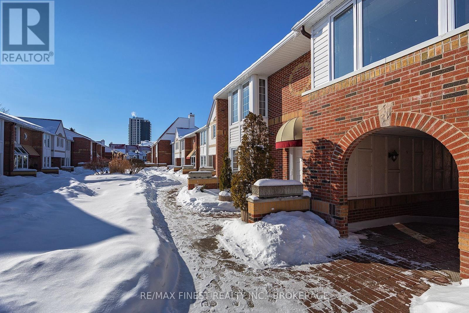 16 - 1 PLACE D'ARMES Image 5