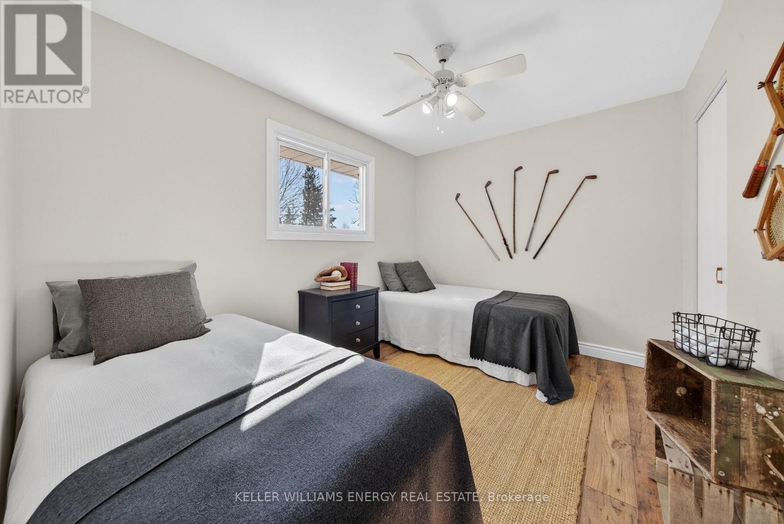 40 ROBERTSON LANE Image 24