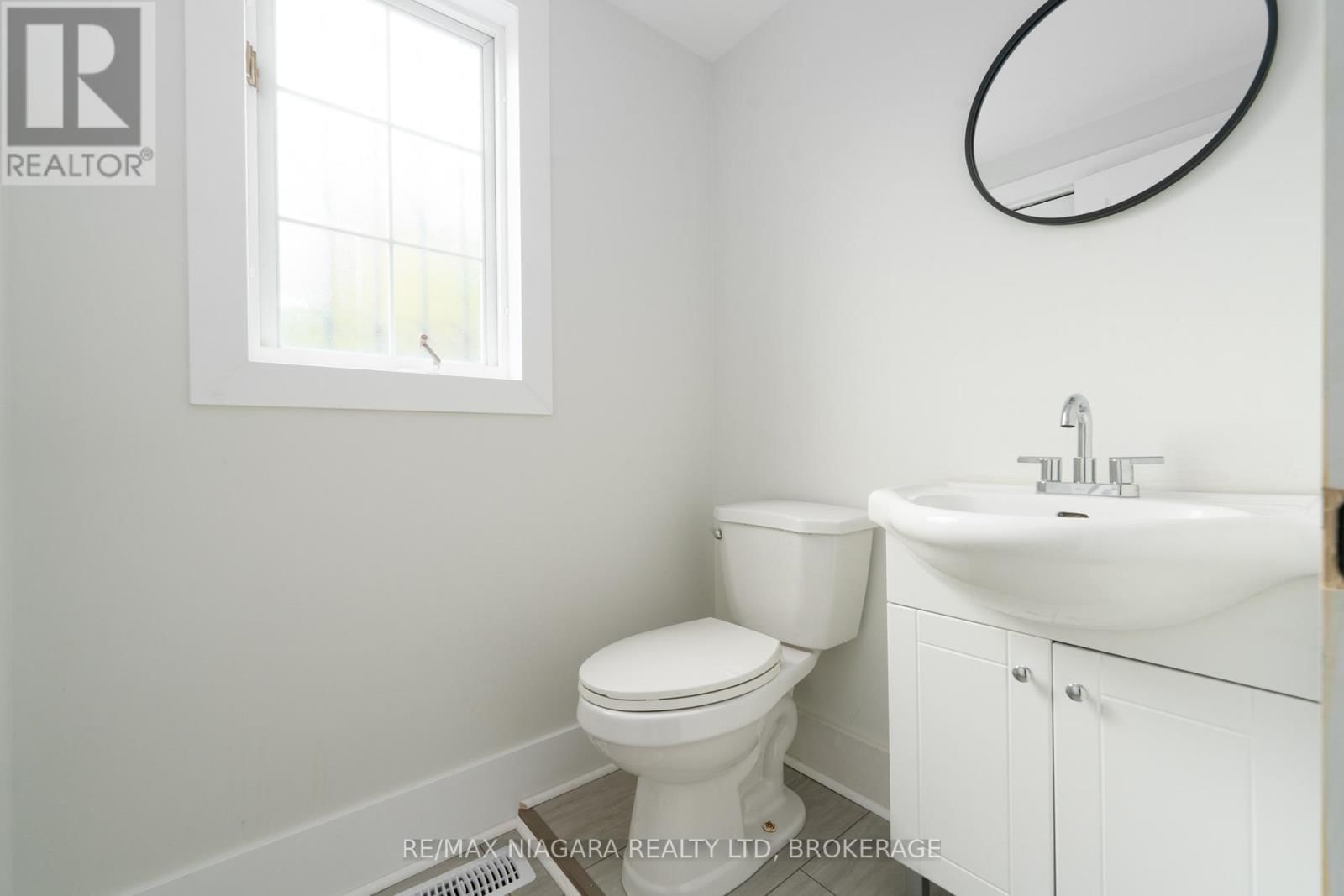 62 BERTIE STREET Image 20