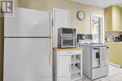 Image #1 of Commercial for Sale at Allen, London East , Ontario