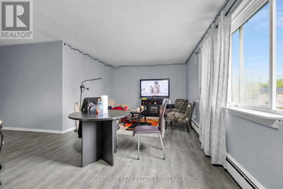 Image #1 of Commercial for Sale at Allen, London East , Ontario