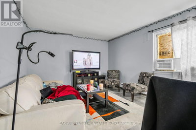 Image #1 of Commercial for Sale at Allen, London East , Ontario