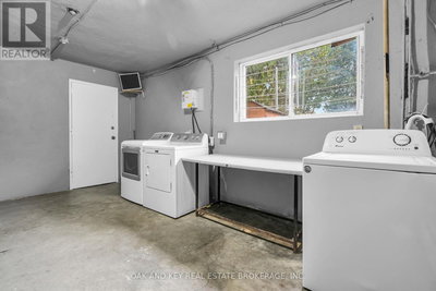 Image #1 of Commercial for Sale at Allen, London East , Ontario