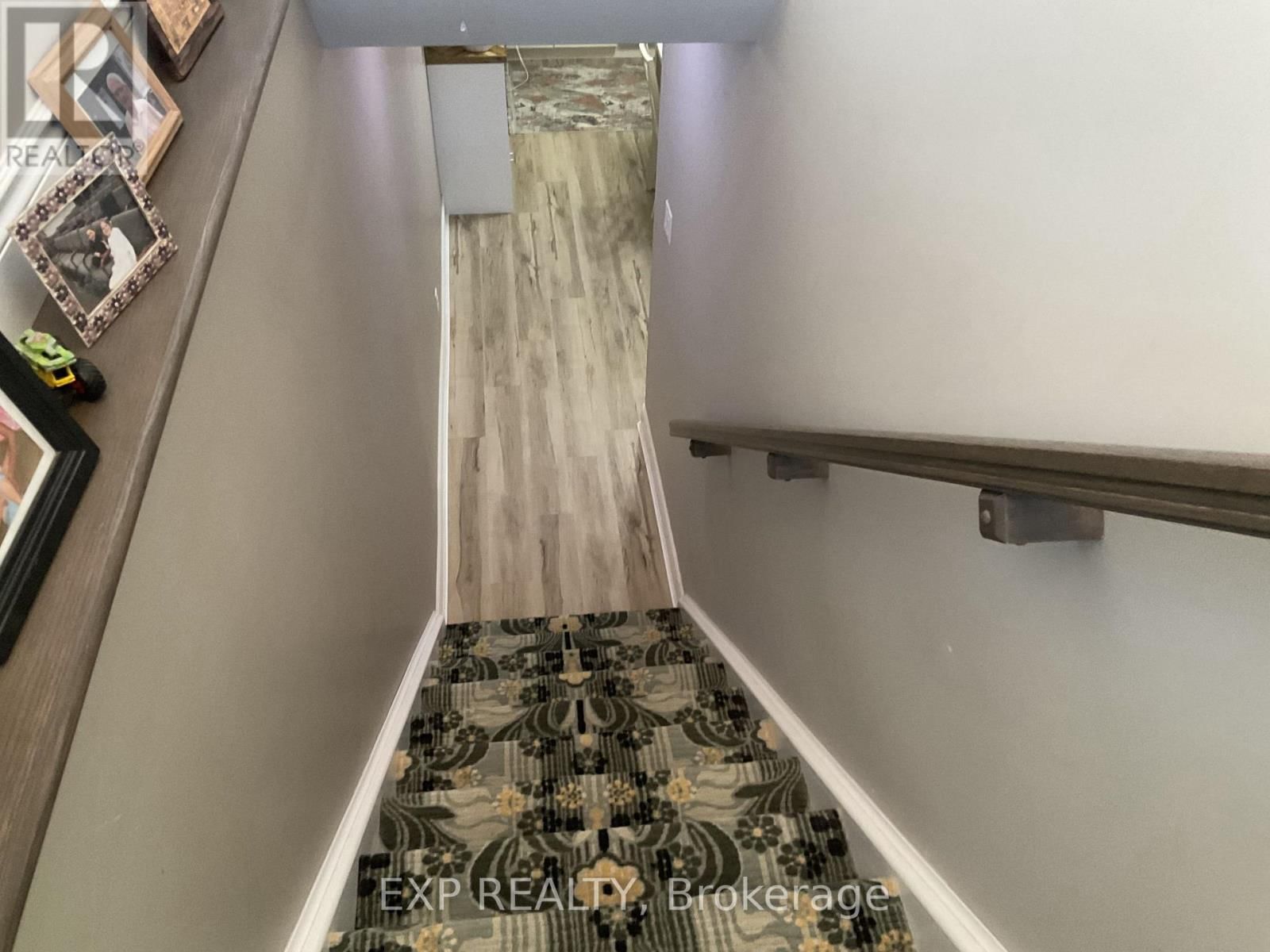 33 FARMINGTON CRESCENT Image 11