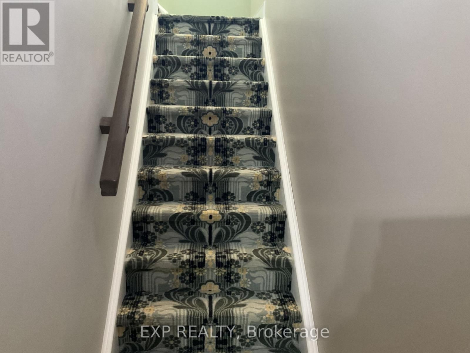 33 FARMINGTON CRESCENT Image 12