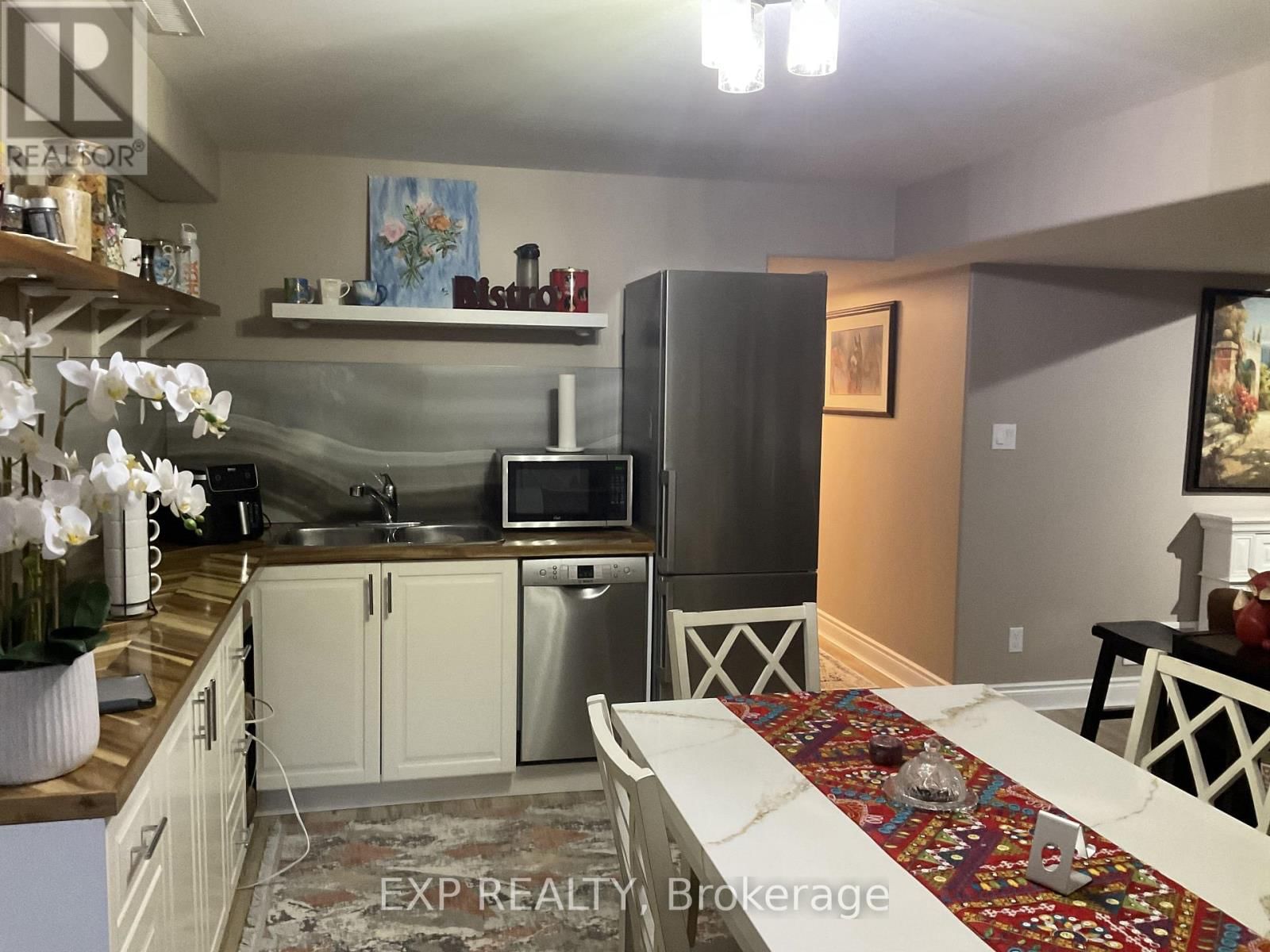 33 FARMINGTON CRESCENT Image 15