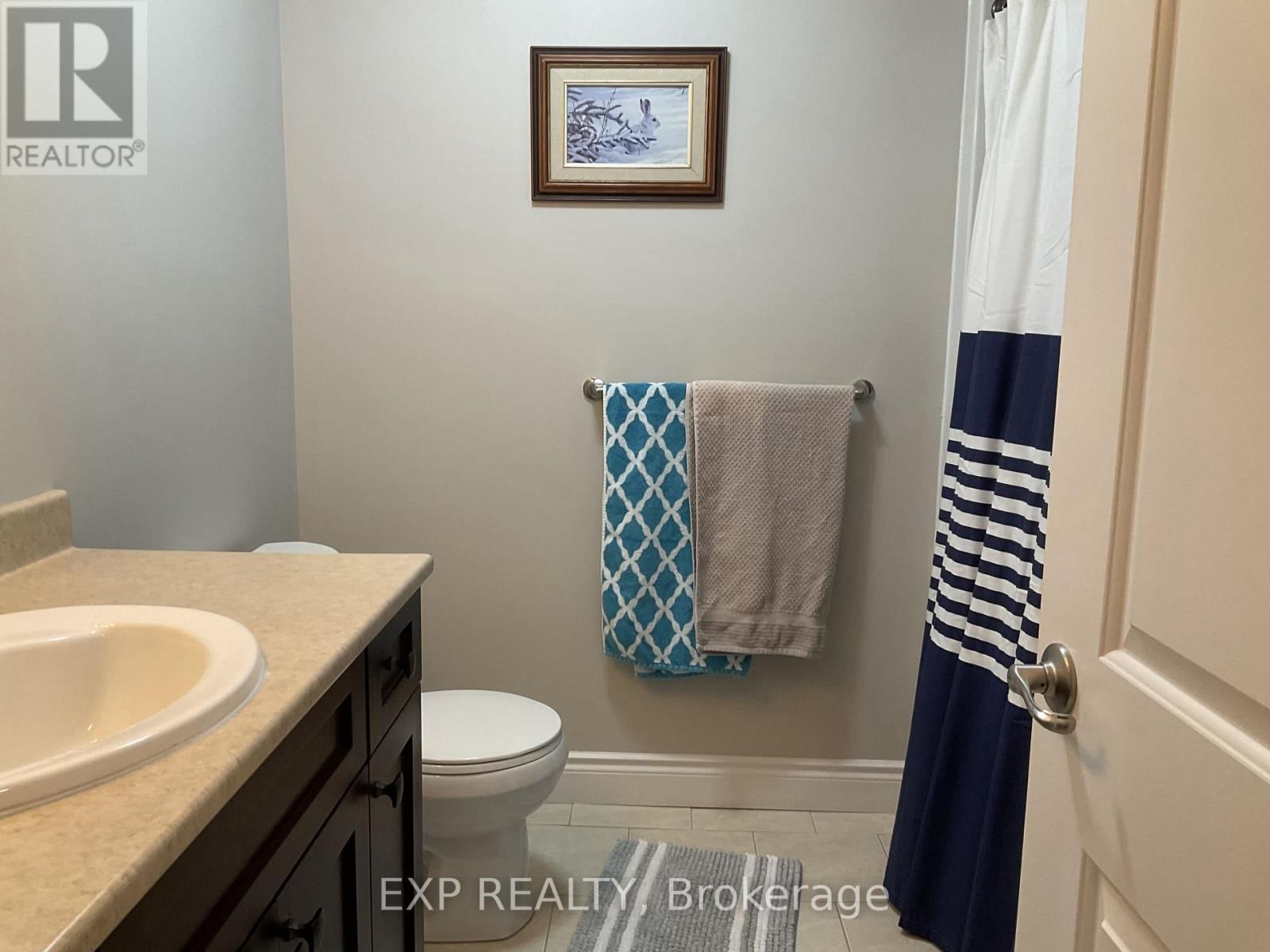 33 FARMINGTON CRESCENT Image 17