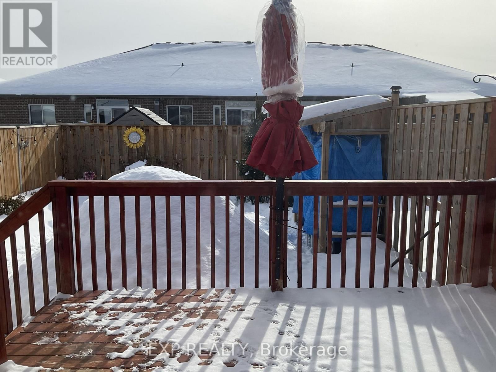 33 FARMINGTON CRESCENT Image 21