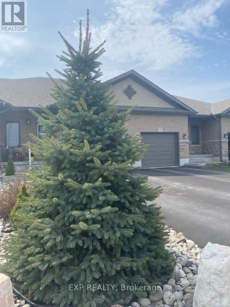 33 FARMINGTON CRESCENT Image 22