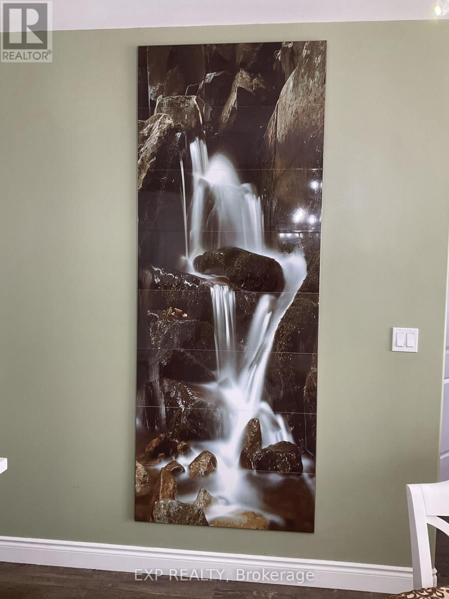 33 FARMINGTON CRESCENT Image 7