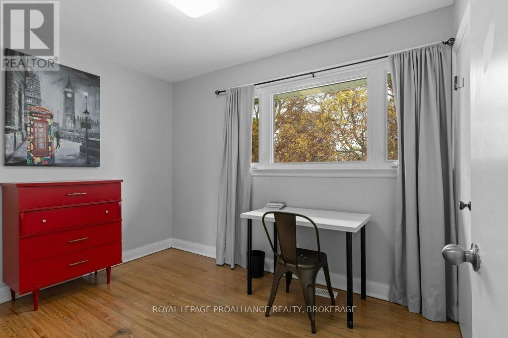 168 AVENUE ROAD Image 12