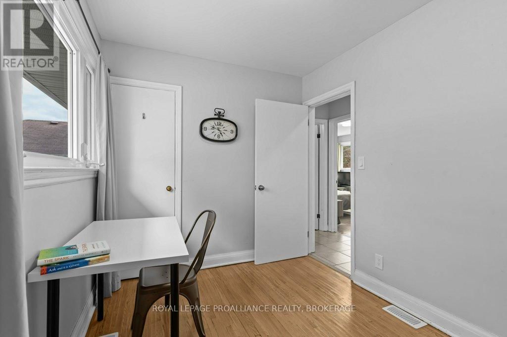 168 AVENUE ROAD Image 13