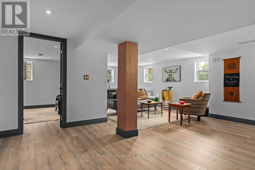 168 AVENUE ROAD Image 30