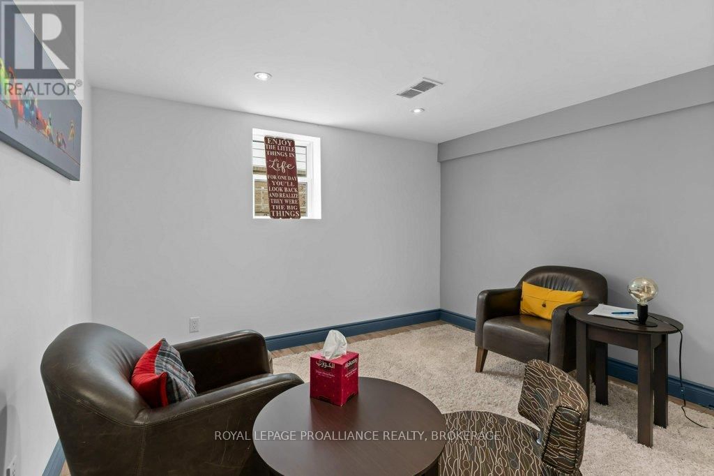 168 AVENUE ROAD Image 35