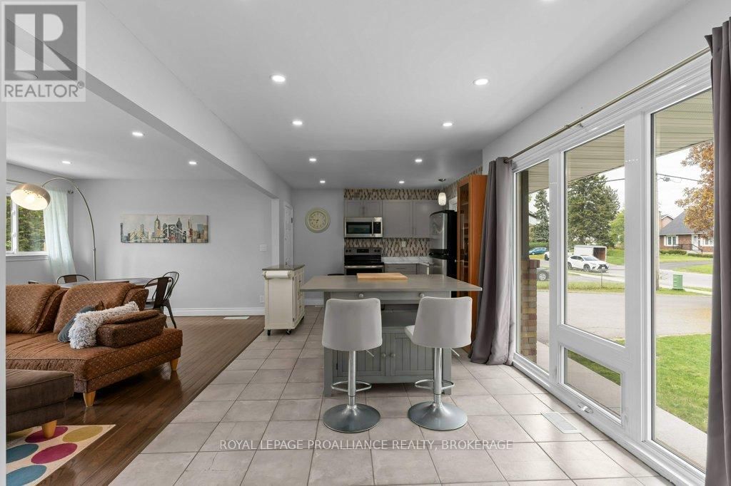 168 AVENUE ROAD Image 5