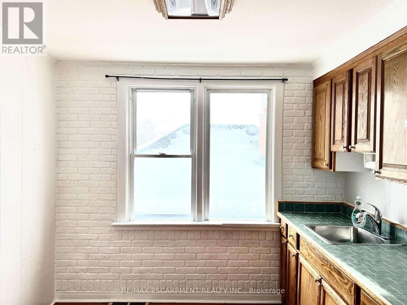 17 LYONS AVENUE Image 11