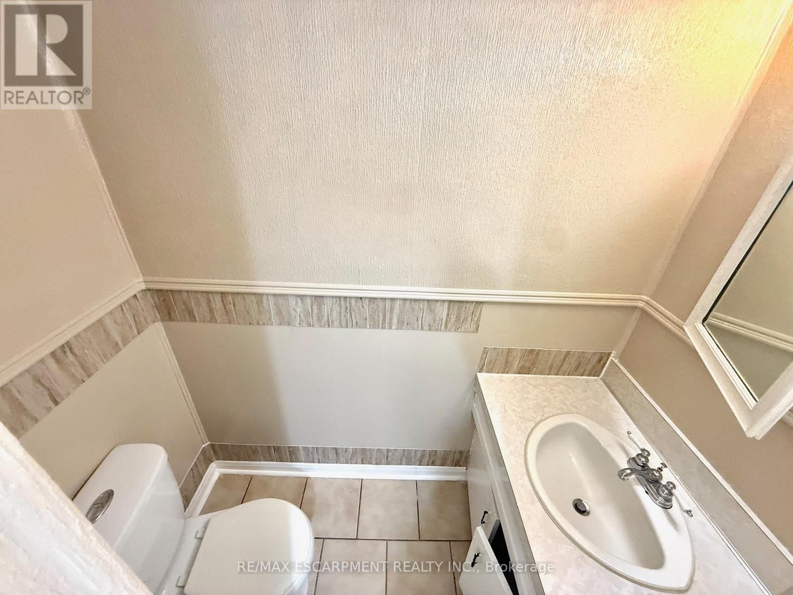 17 LYONS AVENUE Image 12