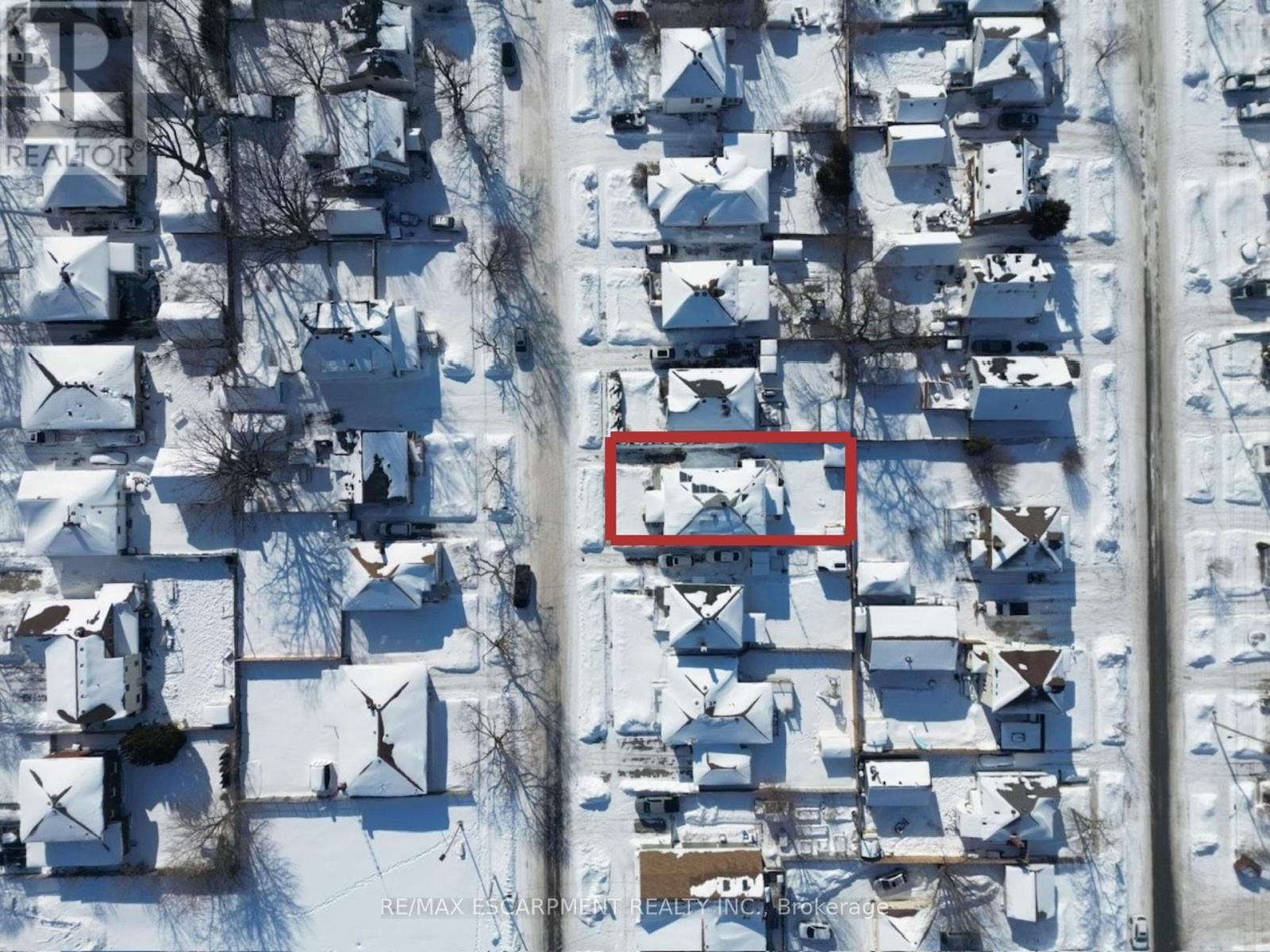 17 LYONS AVENUE Image 22