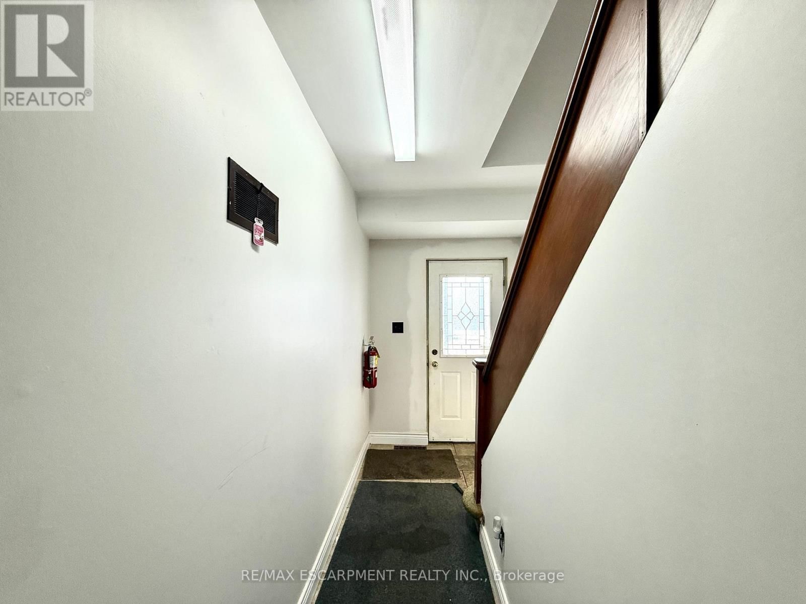 17 LYONS AVENUE Image 4