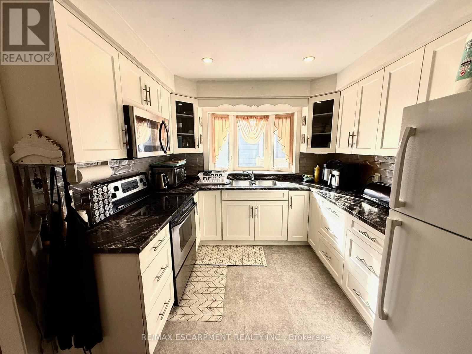 17 LYONS AVENUE Image 5