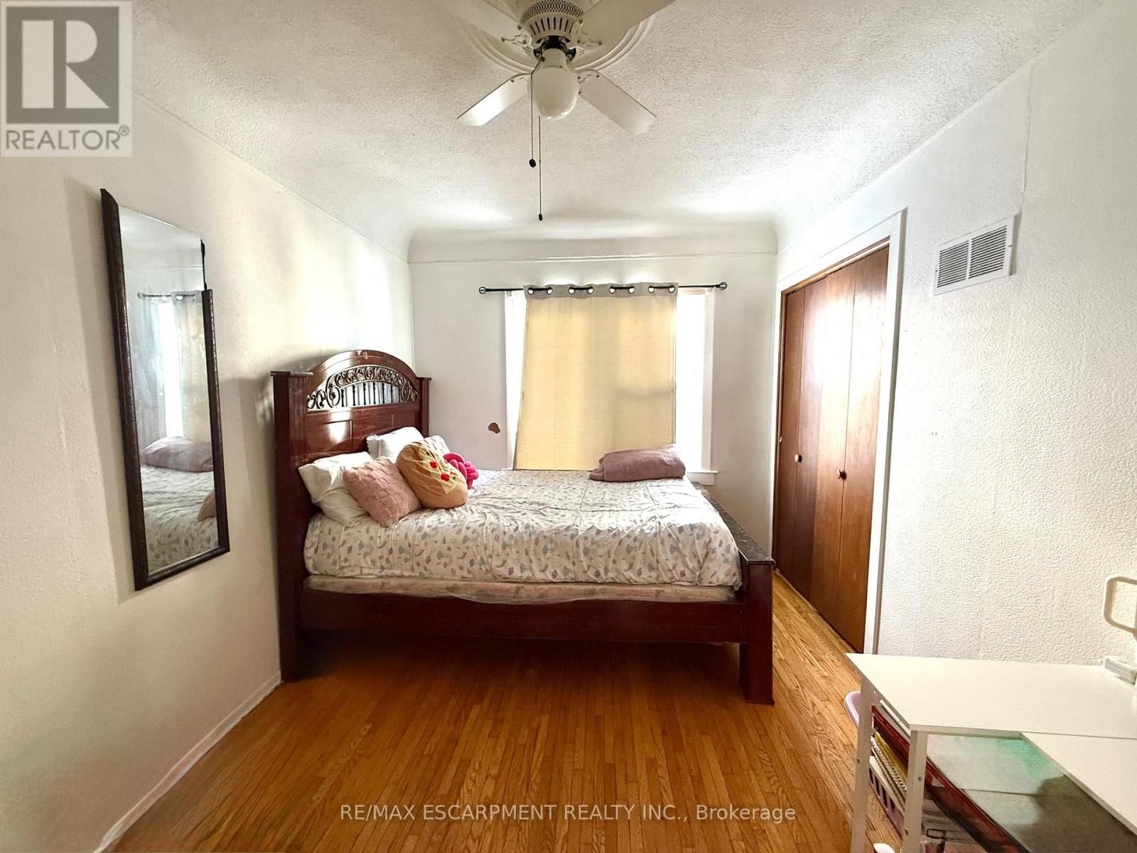 17 LYONS AVENUE Image 8