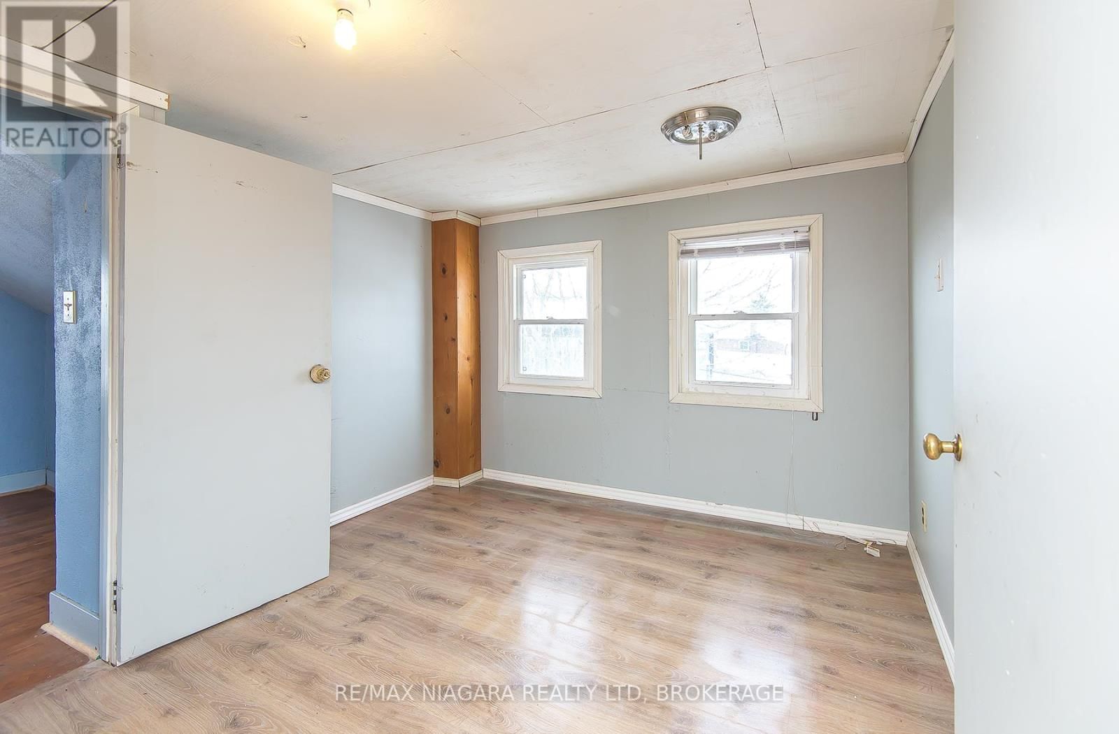 567 KILLALY STREET Image 14