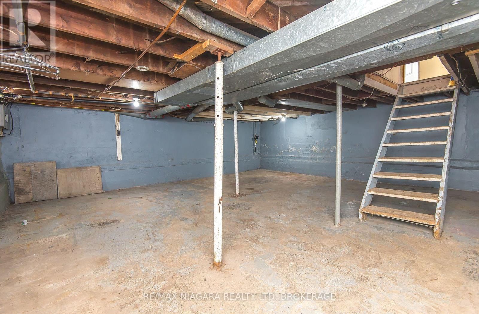 567 KILLALY STREET Image 19