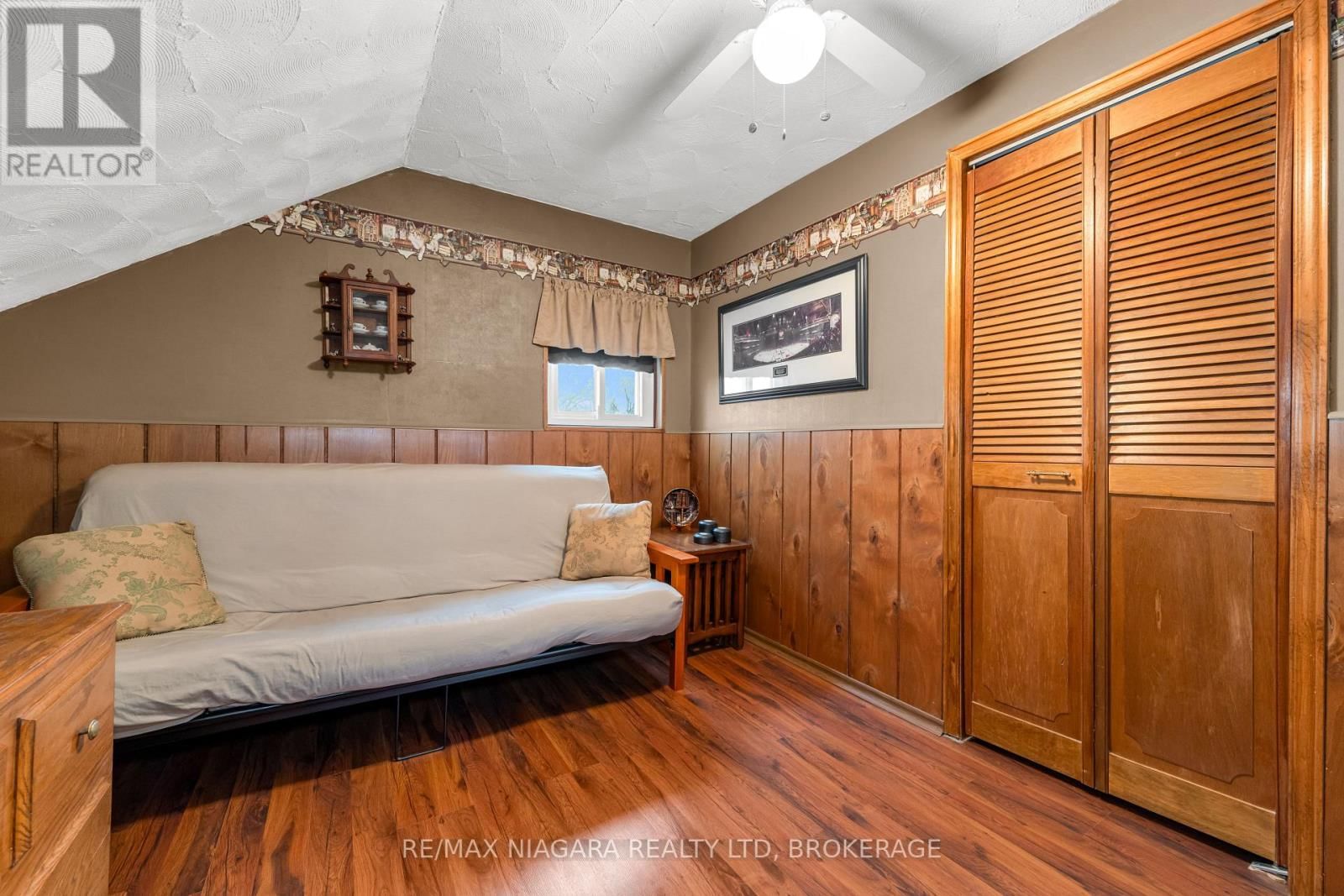 53 TURNER CRESCENT Image 13