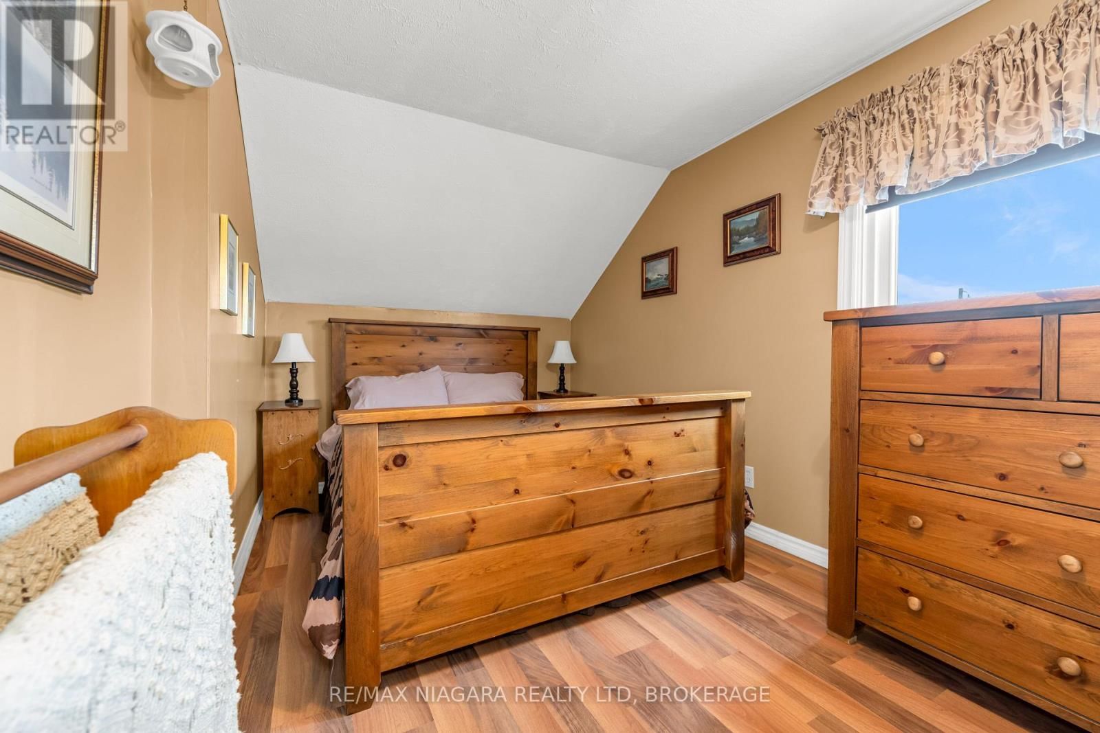 53 TURNER CRESCENT Image 14