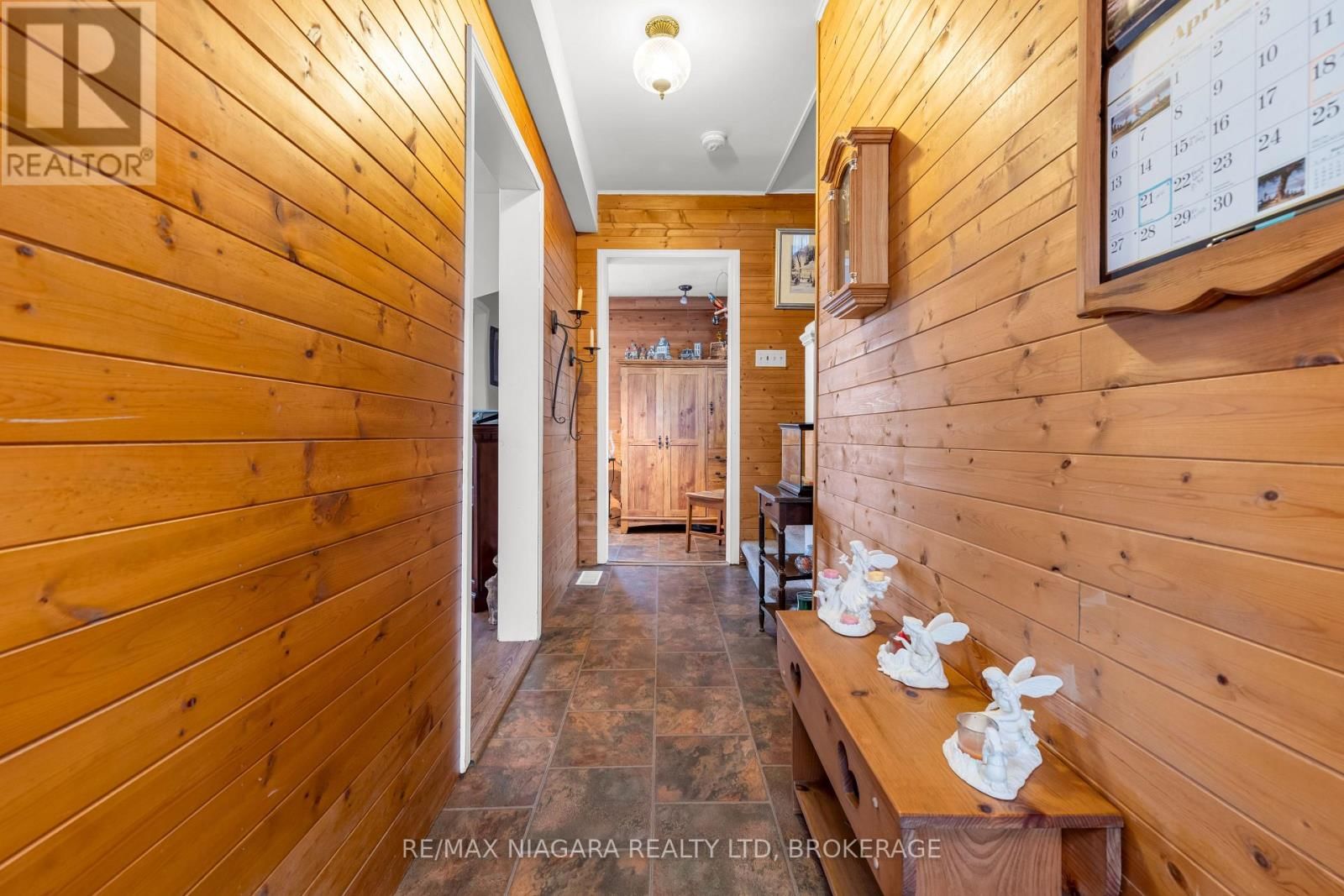 53 TURNER CRESCENT Image 20