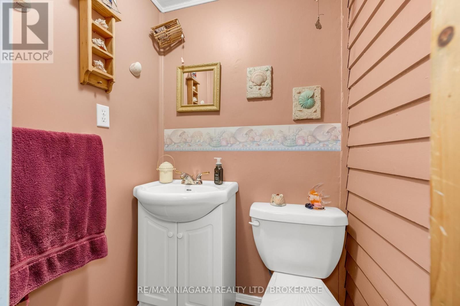 53 TURNER CRESCENT Image 21