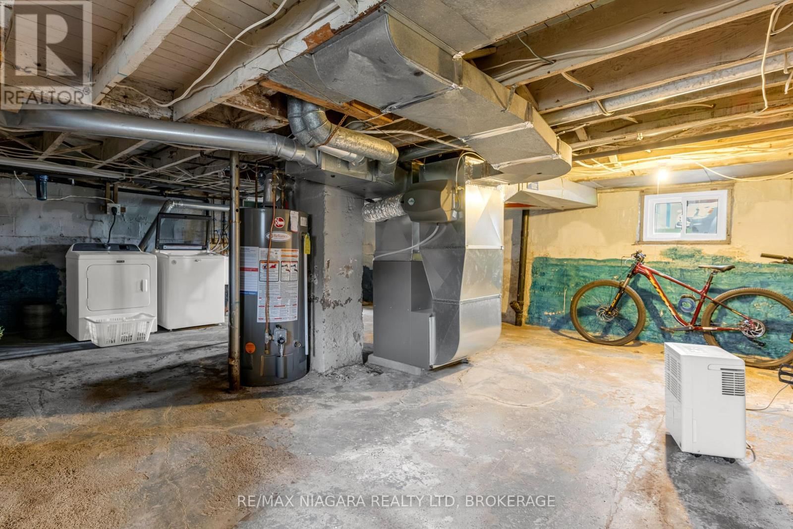 53 TURNER CRESCENT Image 23