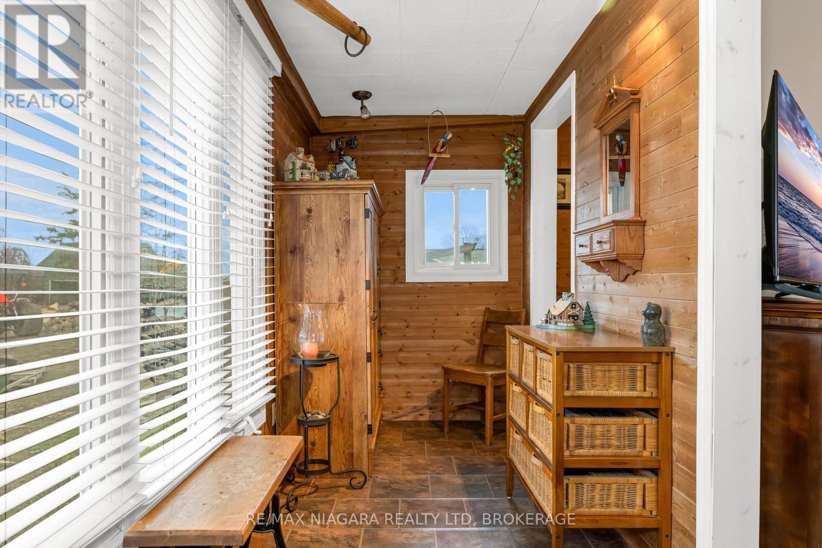 53 TURNER CRESCENT Image 3