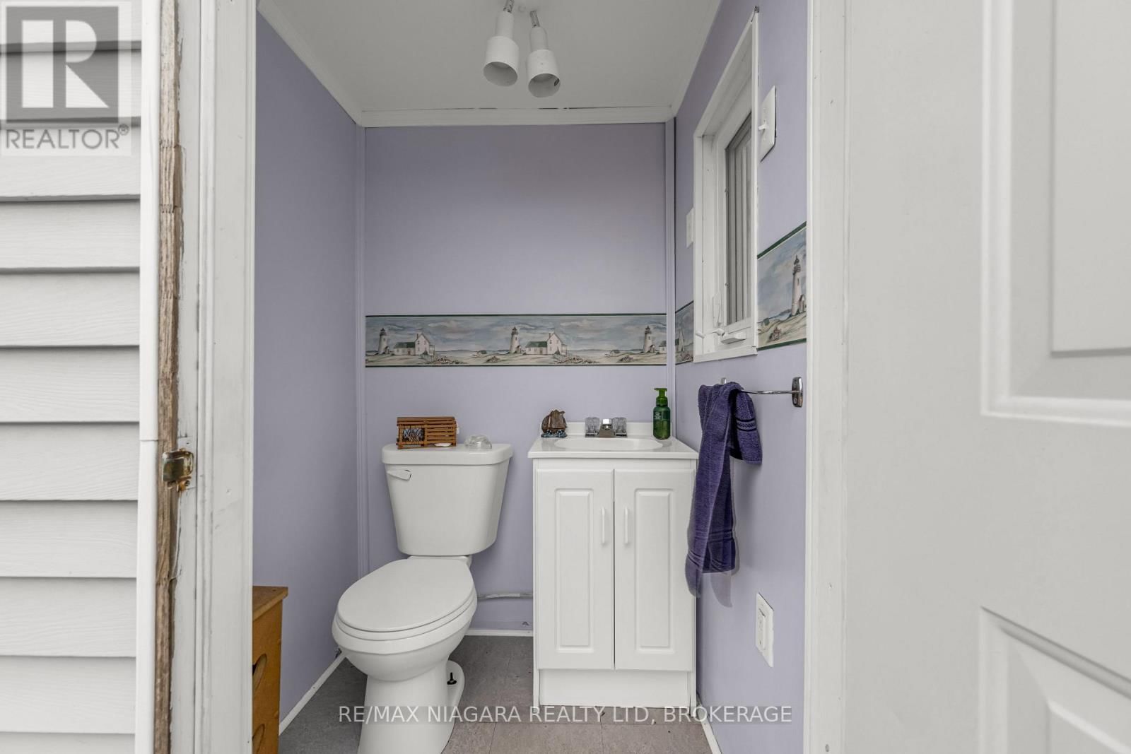 53 TURNER CRESCENT Image 32