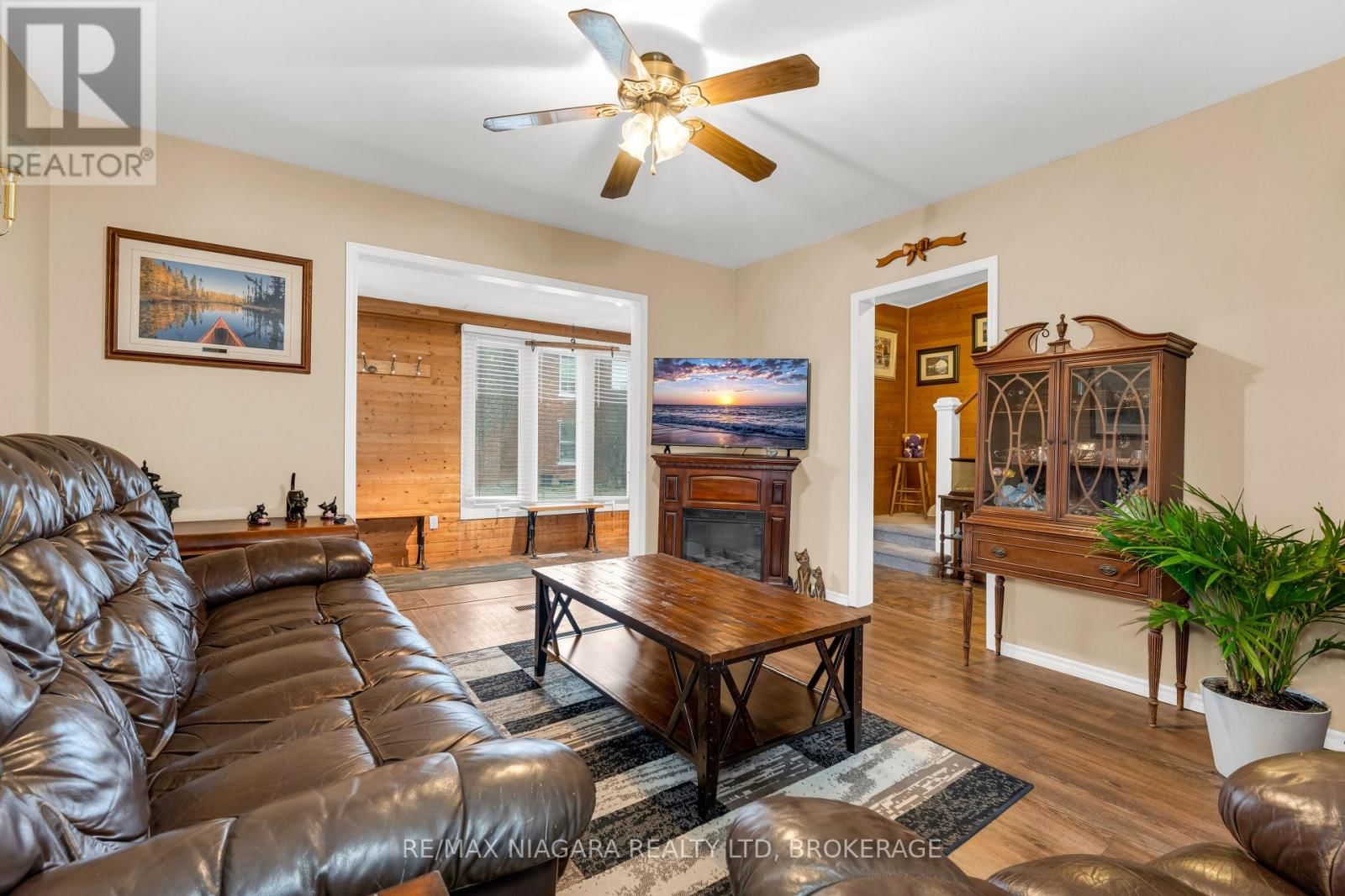 53 TURNER CRESCENT Image 9